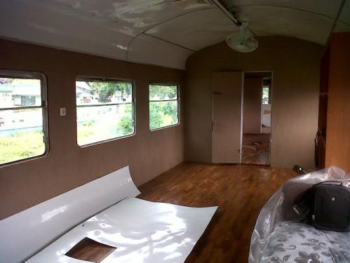 tampak pembenahan di dalam gerbong.