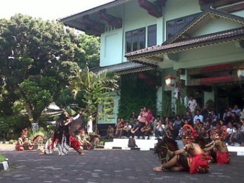 Salah satu pertunjukan jathilan dari kelompok seni di Yogyakarta.