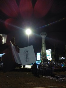 Suasana yang cukup tenang mendukung untuk bisa bikin sketsa ini, sketsa menara masjid yang digambar bojo saya. (nina)