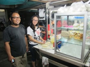 Beli camilan berat buat bekal ngocek 3 jam kembali ke Pontianak